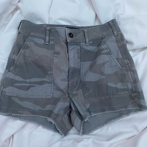 American Eagle Camo short in size 25